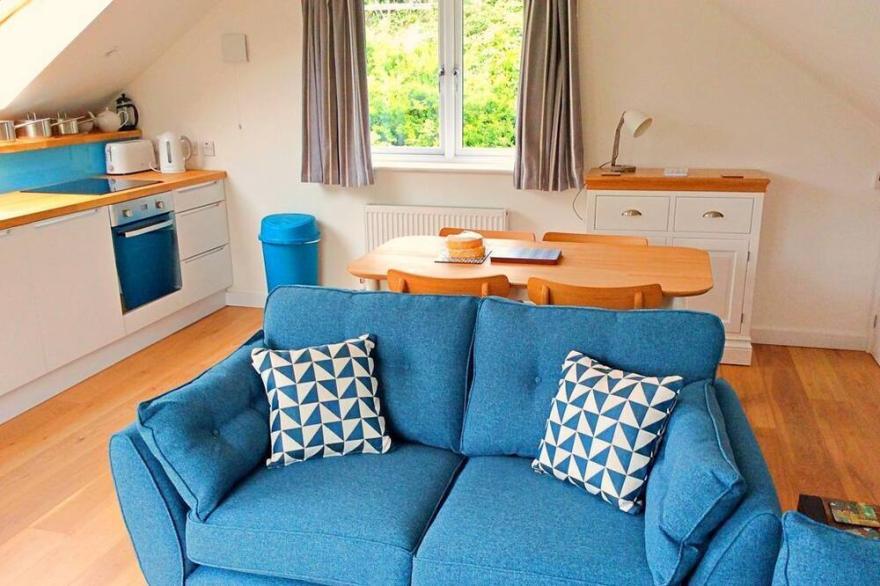 3 The Navigators Sleeps 4 (2 Bedrooms) Only 100 meters from the beach