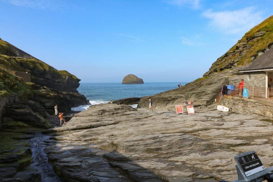 ROCK HOUSE, pet friendly, character holiday cottage in Tintagel