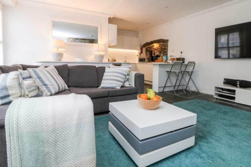 ROCK HOUSE, pet friendly, character holiday cottage in Tintagel