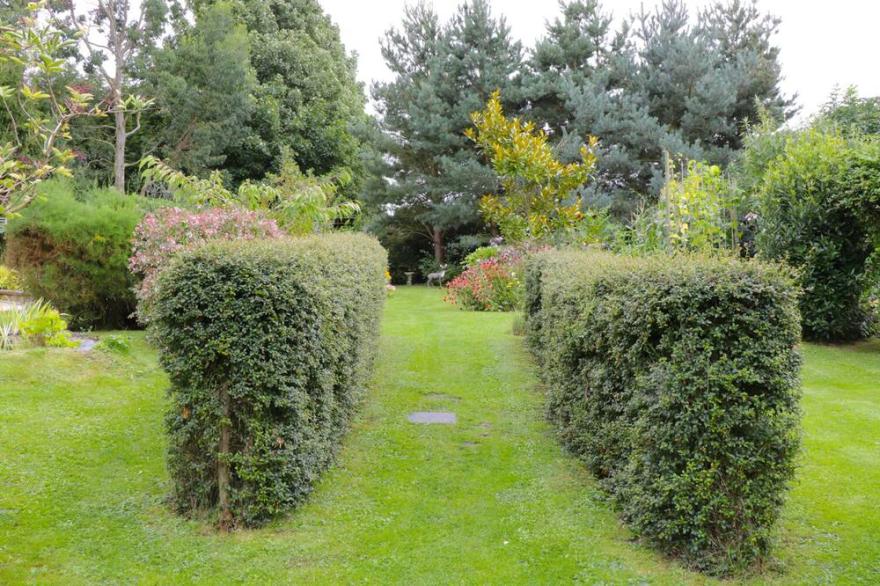 MRS DALE'S COTTAGE, character holiday cottage in Clenchwarton