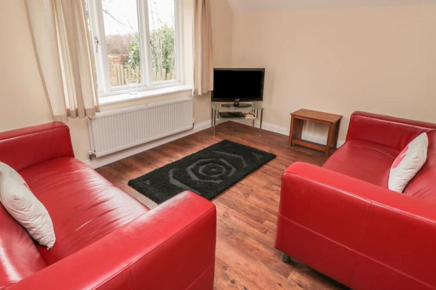 NO. 2 LOW HALL COTTAGES, pet friendly, with a garden in Scalby