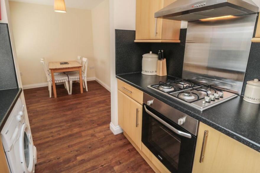 NO. 2 LOW HALL COTTAGES, pet friendly, with a garden in Scalby