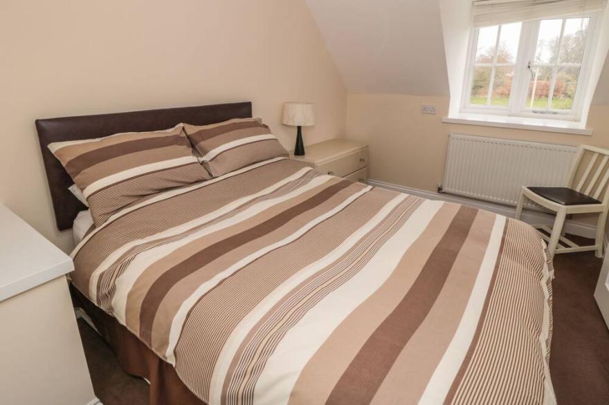 NO. 2 LOW HALL COTTAGES, pet friendly, with a garden in Scalby