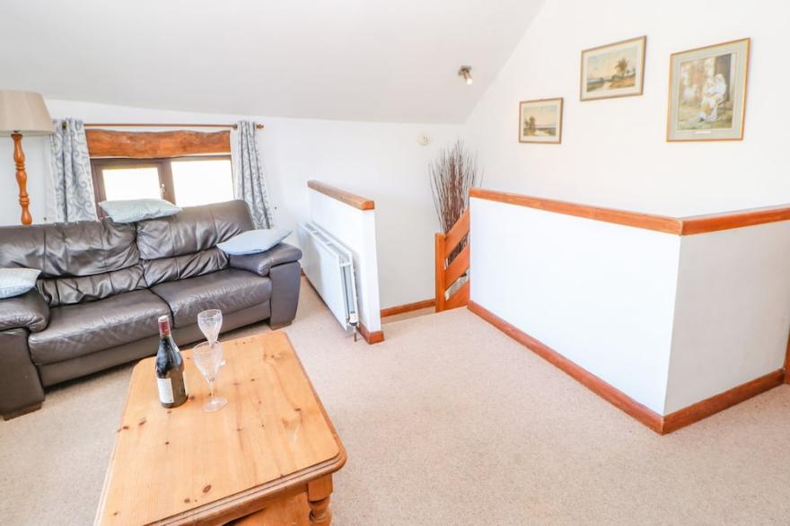 OLD COTTAGE, pet friendly, with a garden in Nateby