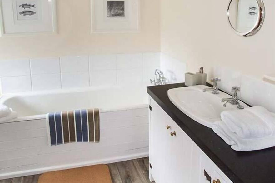 GANAREW COTTAGE, pet friendly in Whitchurch, Herefordshire