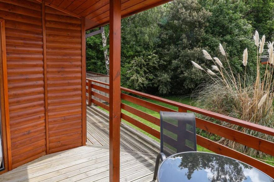 CALLOW LODGE 22, pet friendly, with pool in Beaconsfield Holiday Park
