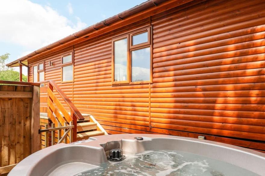 CALLOW LODGE 22, pet friendly, with pool in Beaconsfield Holiday Park