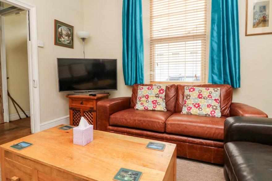 THE OLD POLICE HOUSE, pet friendly, with a garden in Braunton