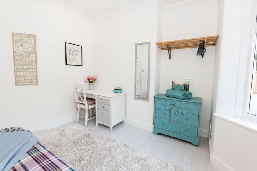 Beautiful Apartment with Free Parking