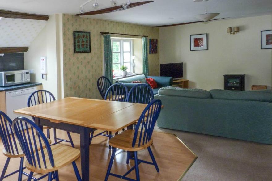 ULDALE, pet friendly, character holiday cottage in Bassenthwaite