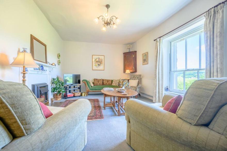MILL BROW APARTMENT, family friendly in Kirkby Lonsdale