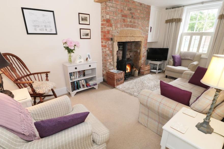 CROFT VIEW, family friendly, with open fire in Robin Hood’s Bay