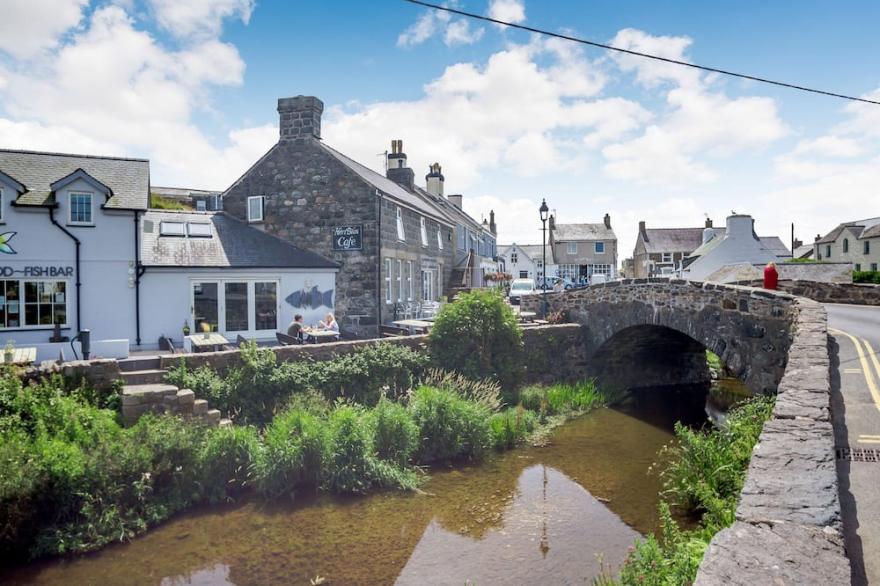 PEN Y BONT, pet friendly, country holiday cottage in Aberdaron