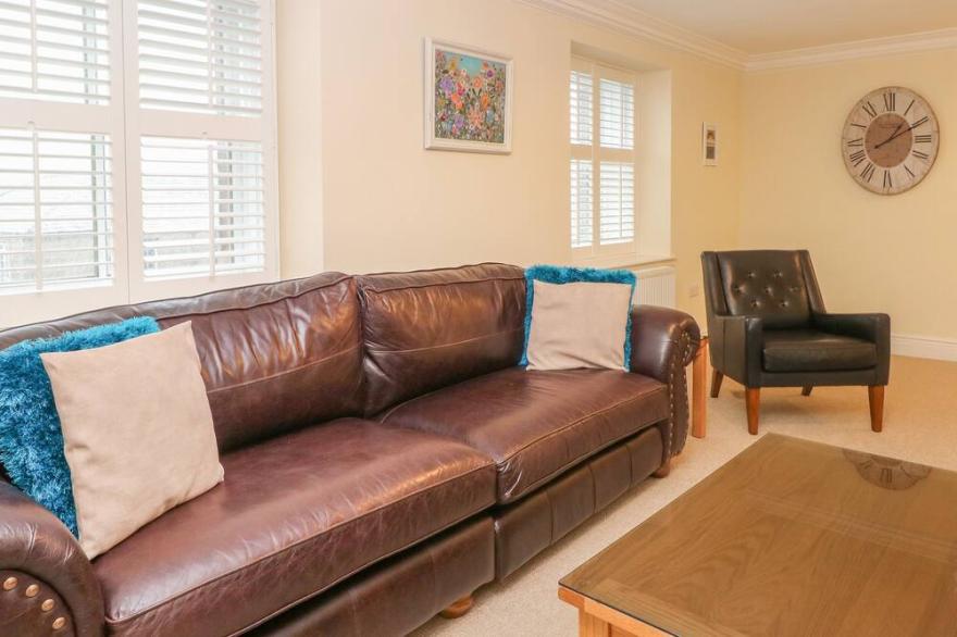 11 EAGLE PARADE, family friendly, luxury holiday cottage in Buxton