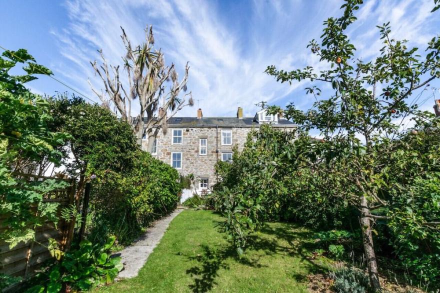 Stargazy - Three Bedroom House, Sleeps 5