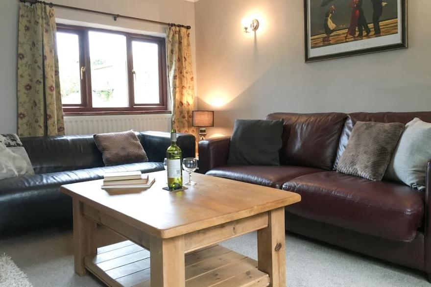 GREENGATES, pet friendly, character holiday cottage in Watchet