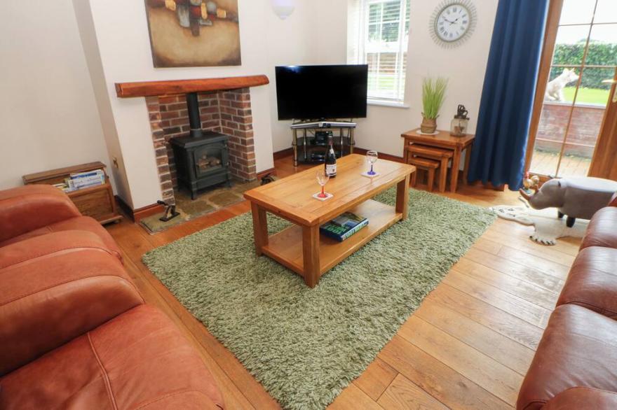 THE BARN, family friendly, character holiday cottage in Northallerton