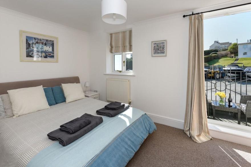 Waters Reach - Four Bedroom House, Sleeps 9