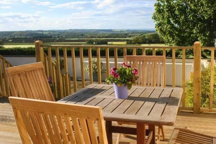 DERWENT COTTAGE, family friendly, country holiday cottage in Malton