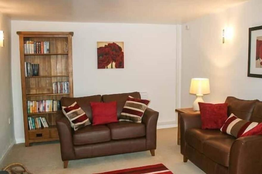 DERWENT COTTAGE, family friendly, country holiday cottage in Malton
