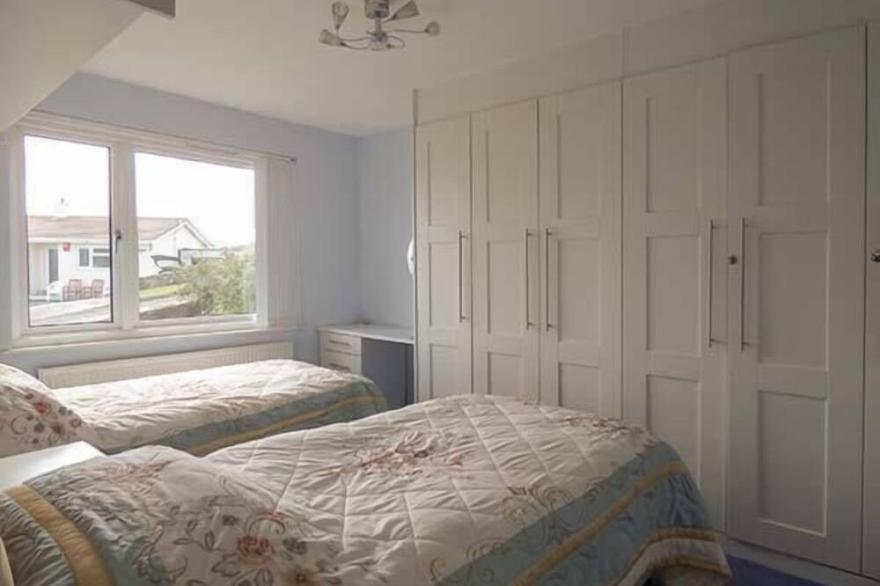 GODOLPHIN, family friendly, with open fire in Polzeath