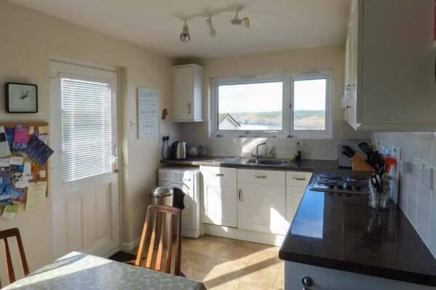 GODOLPHIN, family friendly, with open fire in Polzeath