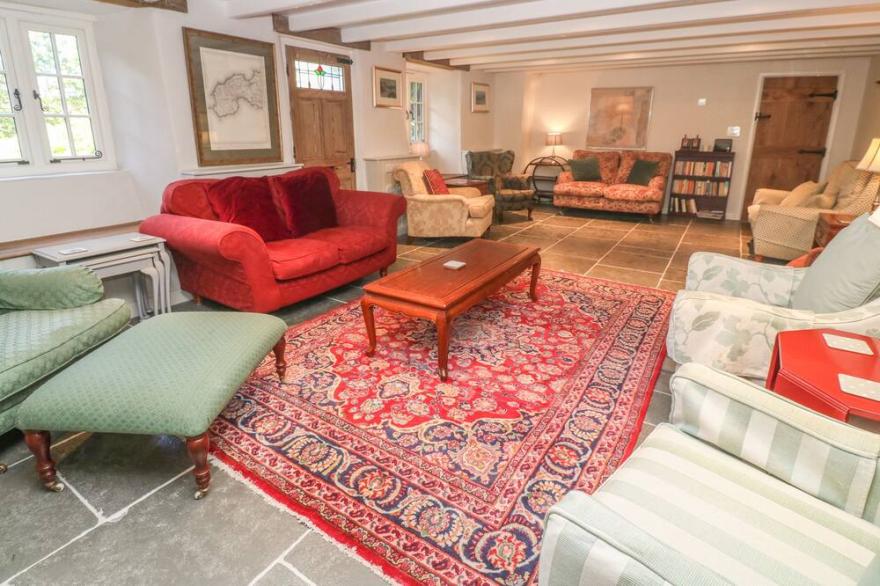 ROS VALE, pet friendly, luxury holiday cottage in St Buryan