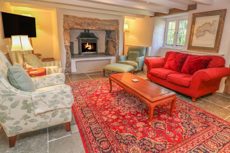 ROS VALE, pet friendly, luxury holiday cottage in St Buryan