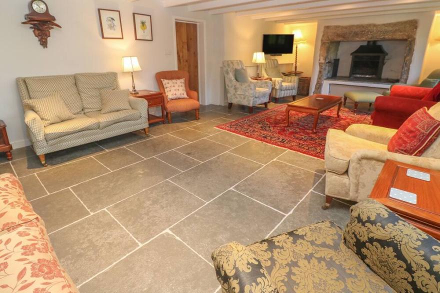 ROS VALE, pet friendly, luxury holiday cottage in St Buryan