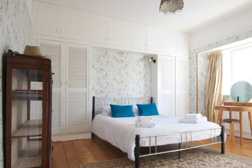 Spacious Town House with Swimming Pool