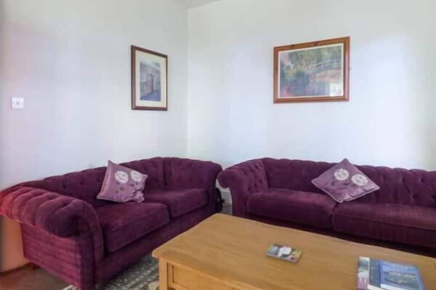 THE OLD SCHOOL HOUSE, pet friendly, with a garden in Lewannick