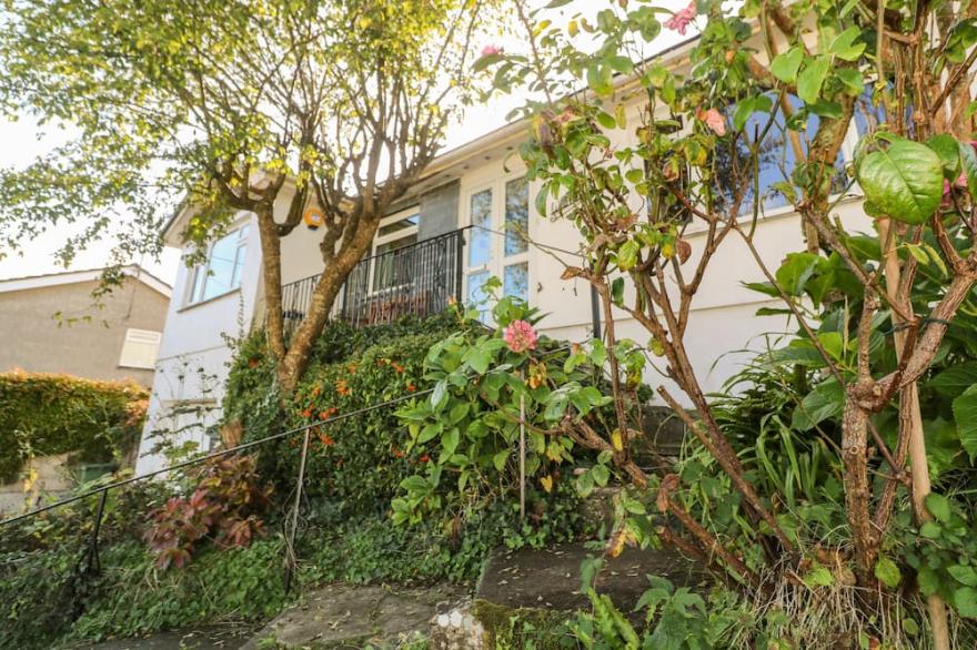 WARVENETH, pet friendly, with a garden in Angarrack
