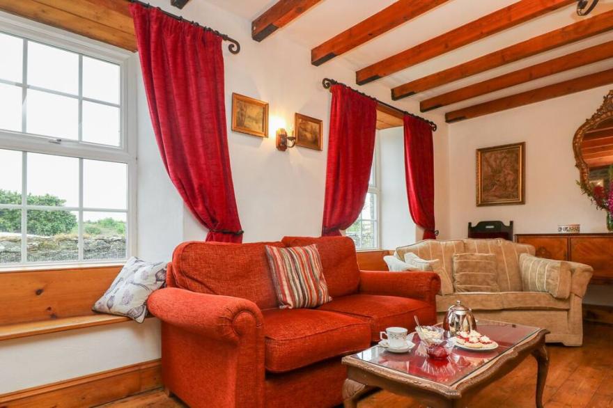 HINGEY FARMHOUSE, family friendly, with open fire in Gunwalloe
