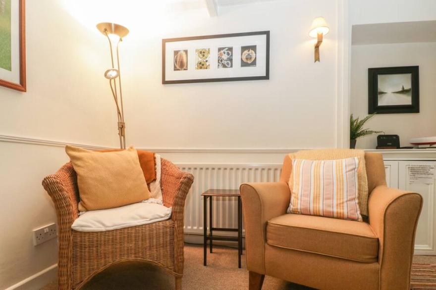 THE HERMITAGE, family friendly, character holiday cottage in Nunney