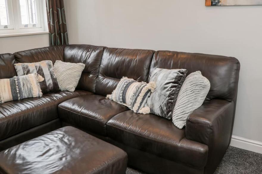 RAZORBILL COTTAGE, pet friendly, country holiday cottage in Whitby