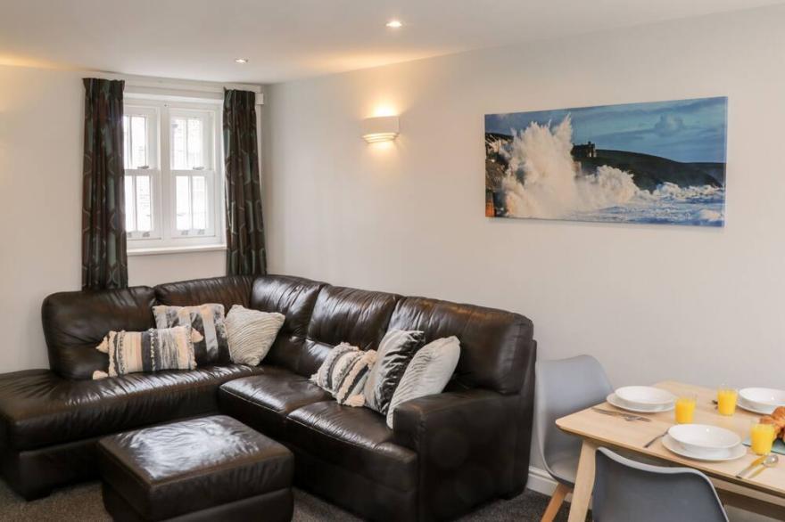 RAZORBILL COTTAGE, pet friendly, country holiday cottage in Whitby