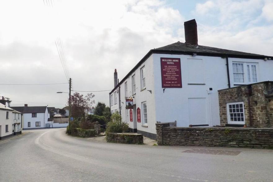 TEA COSY COTTAGE, family friendly, with open fire in Marhamchurch