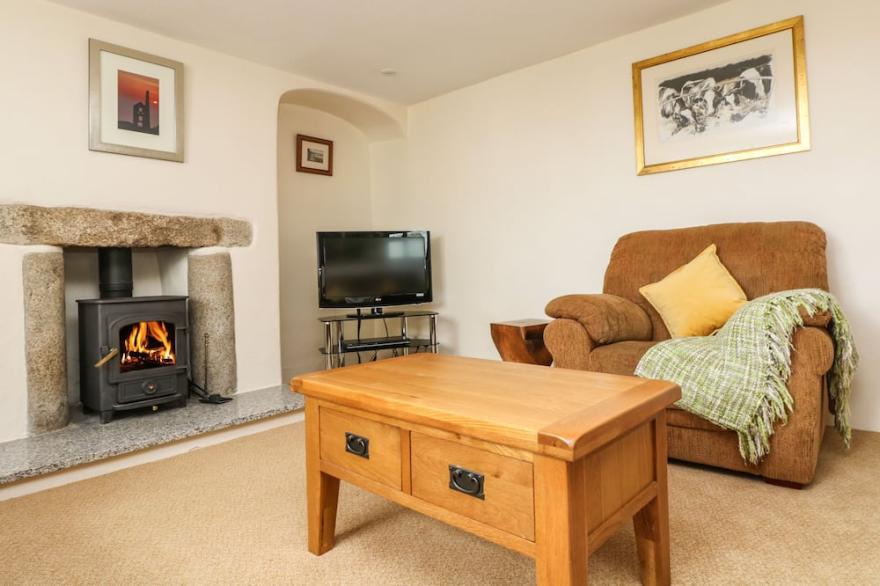 WITHAN FARM WING, family friendly, with open fire in Manaccan
