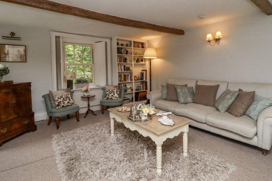 HILLTOP HOUSE, family friendly, luxury holiday cottage in Starbotton