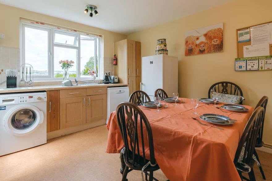 EUDON BURNELL COTTAGE, pet friendly, with open fire in Bridgnorth