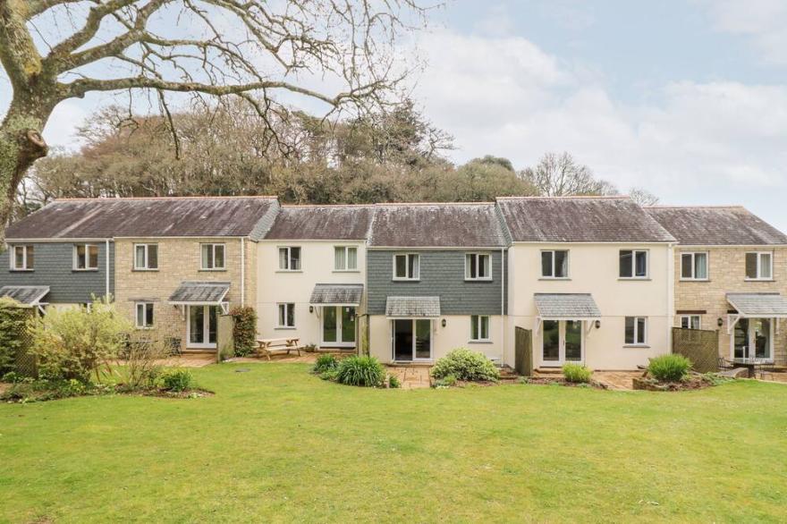 COMPASS POINT, pet friendly, with a garden in Falmouth