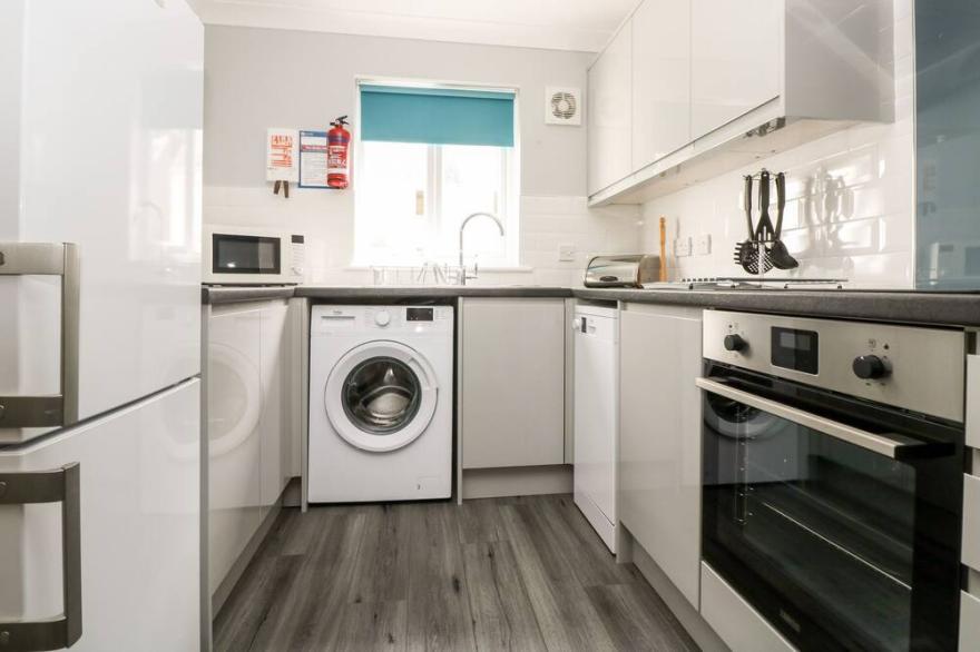 COMPASS POINT, pet friendly, with a garden in Falmouth