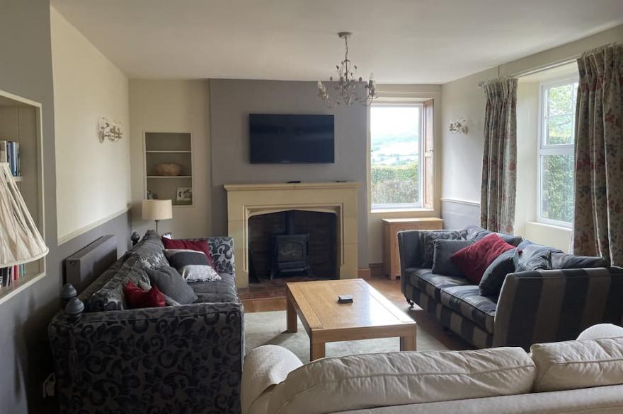 THE FARMHOUSE, family friendly, with a garden in Robin Hood’s Bay