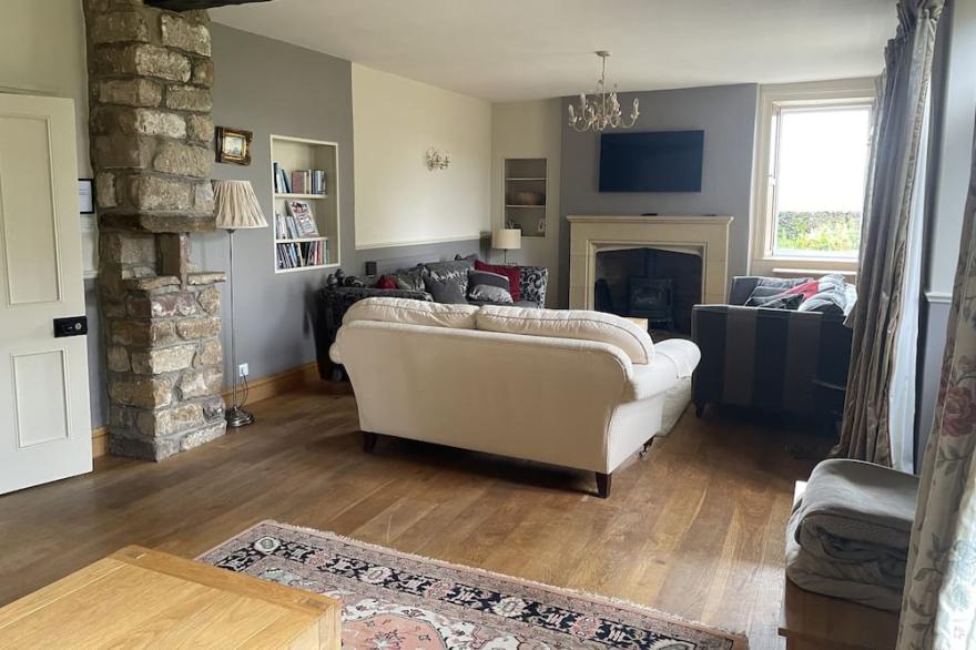 THE FARMHOUSE, family friendly, with a garden in Robin Hood’s Bay