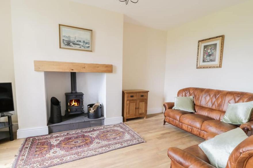 TY MAWR, pet friendly, with open fire in Llanddaniel Fab