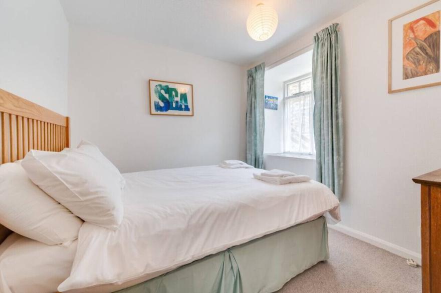 3 Redfern Court - Two Bedroom House, Sleeps 4