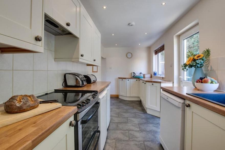 Harbour View - Three Bedroom House, Sleeps 5