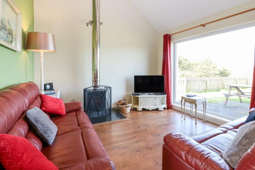 SUNSET COTTAGE, pet friendly, with open fire in Salen, Isle Of Mull