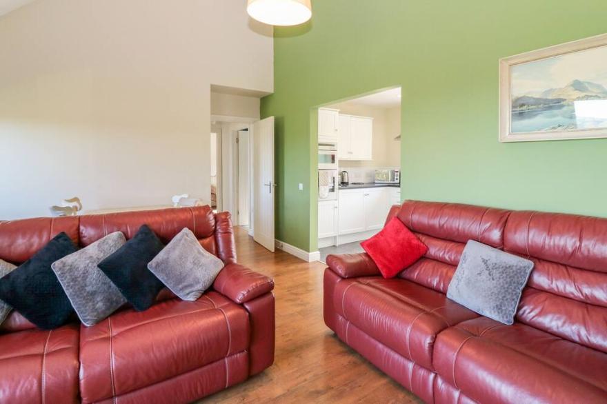 SUNSET COTTAGE, pet friendly, with open fire in Salen, Isle Of Mull