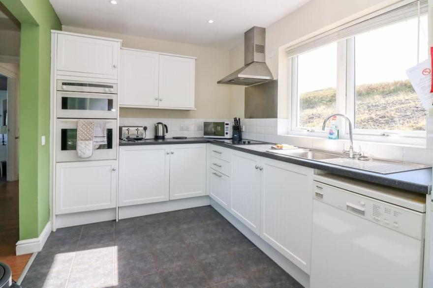 SUNSET COTTAGE, pet friendly, with open fire in Salen, Isle Of Mull